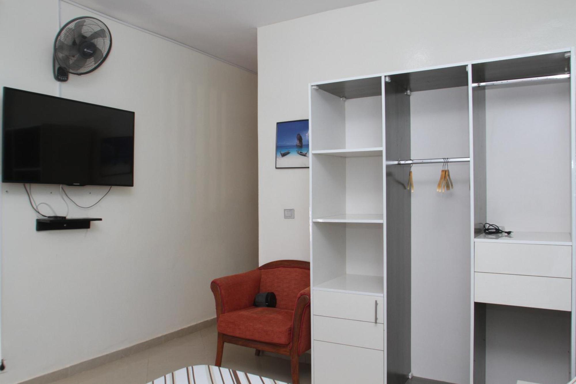 " Le Nid Douillet ", Un Fabuleux Studio, Calme, Cosy Et Bien Climatise Au Centre De Saly Экстерьер фото